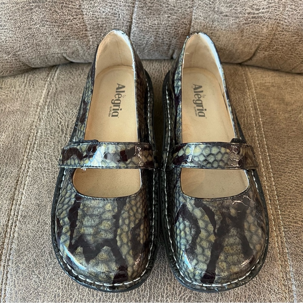 Alegria Feliz Snakeskin Patent Leather Mary Jane Shoes - Picture 7 of 7